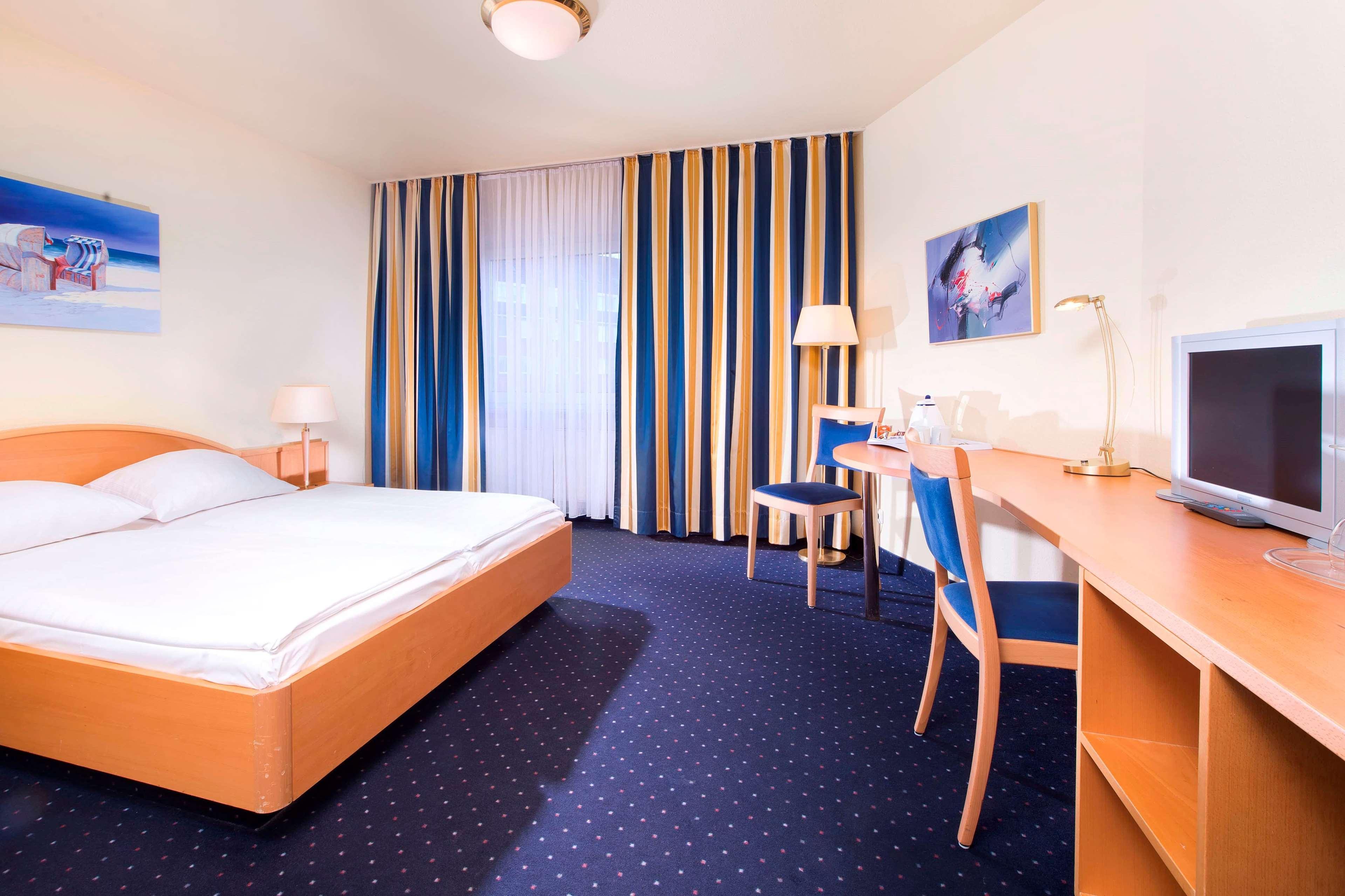 Tryp By Wyndham Luebeck Aquamarin Hotel Екстериор снимка