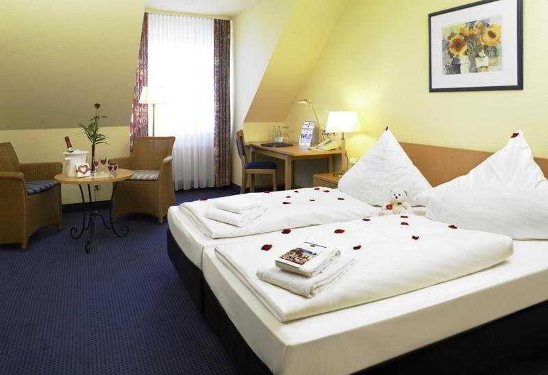 Tryp By Wyndham Luebeck Aquamarin Hotel Екстериор снимка