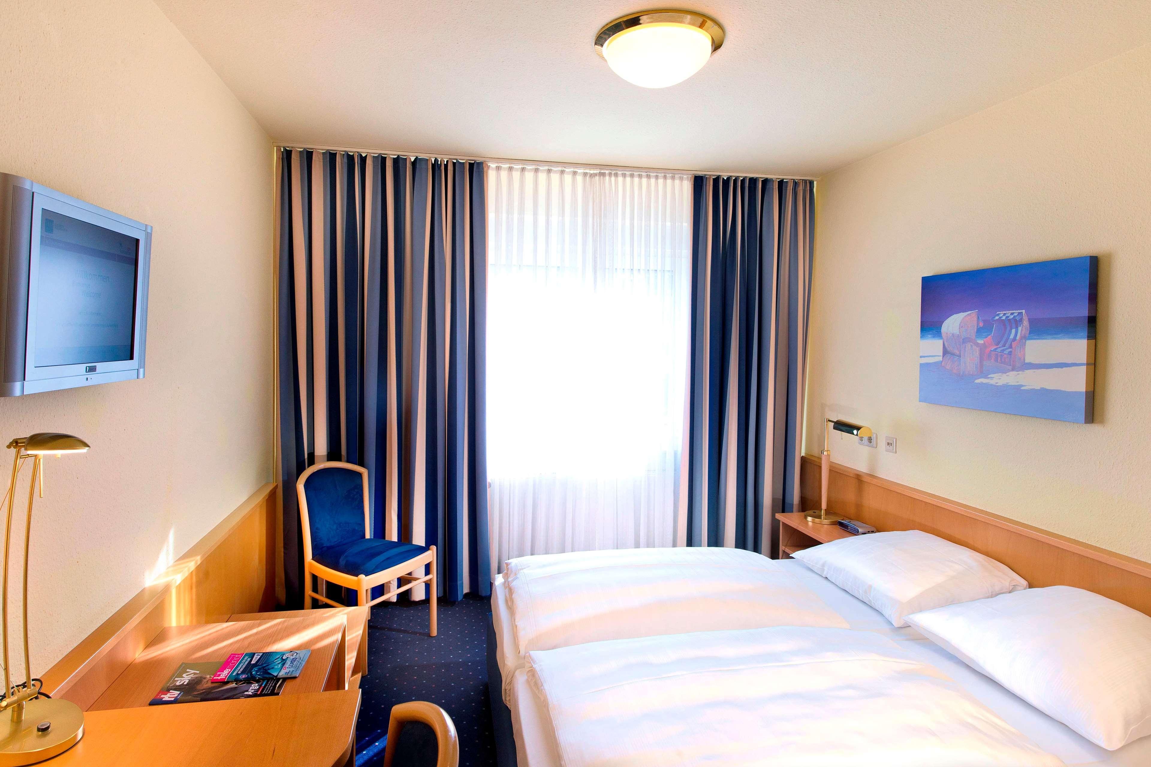 Tryp By Wyndham Luebeck Aquamarin Hotel Стая снимка