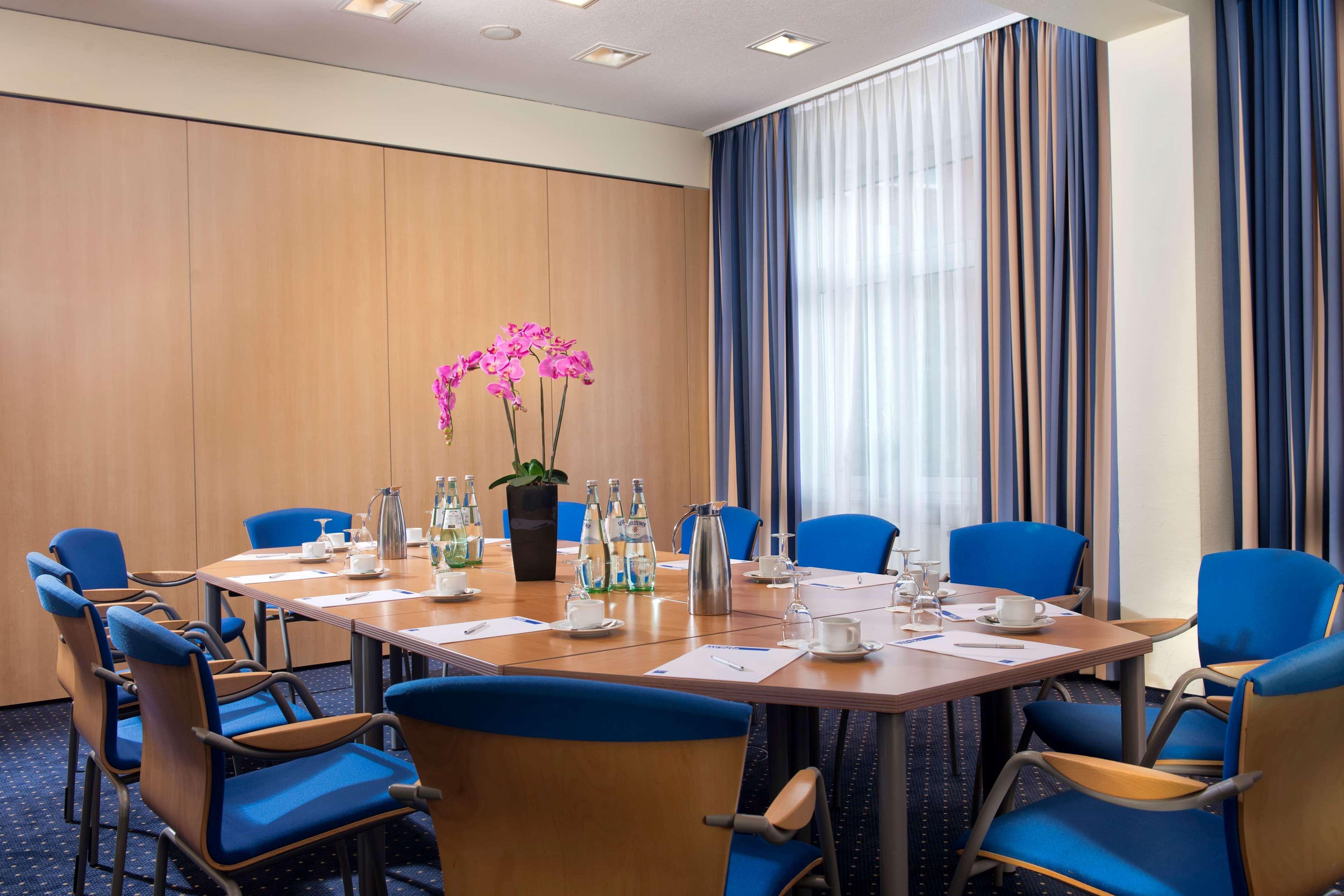 Tryp By Wyndham Luebeck Aquamarin Hotel Екстериор снимка