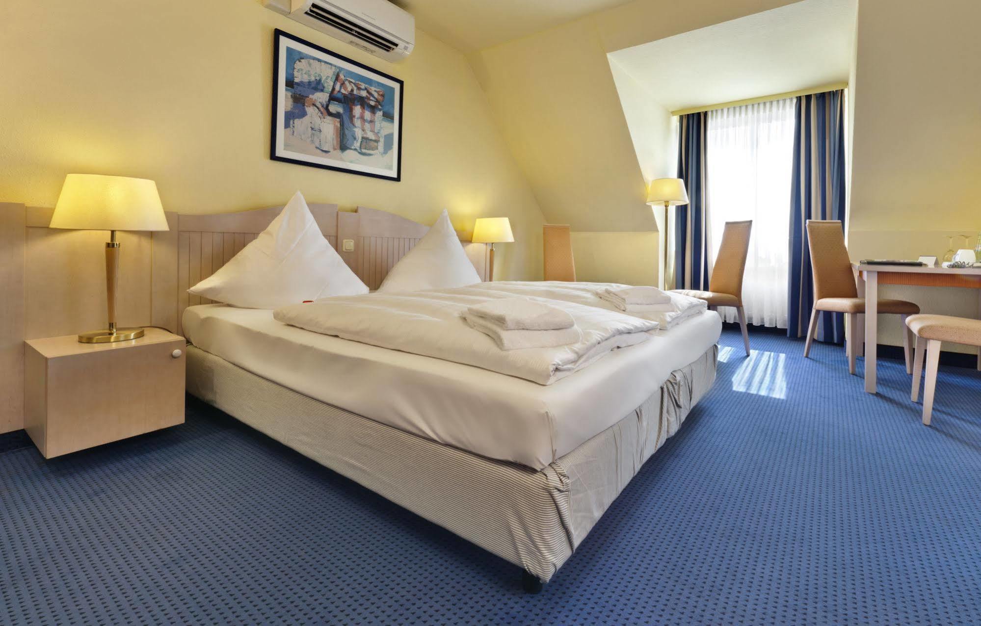 Tryp By Wyndham Luebeck Aquamarin Hotel Екстериор снимка