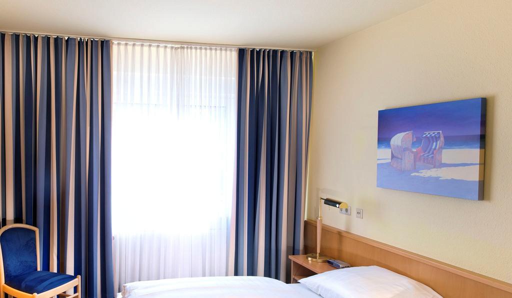 Tryp By Wyndham Luebeck Aquamarin Hotel Стая снимка
